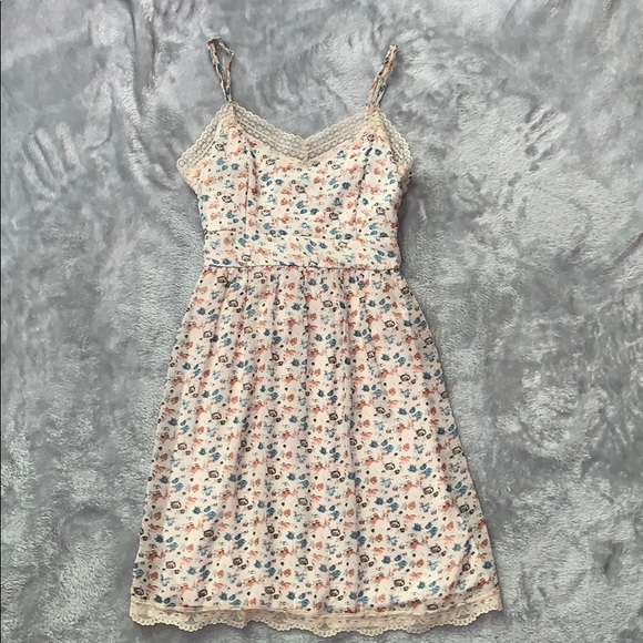 Forever 21 Dresses & Skirts - XXI Floral dress